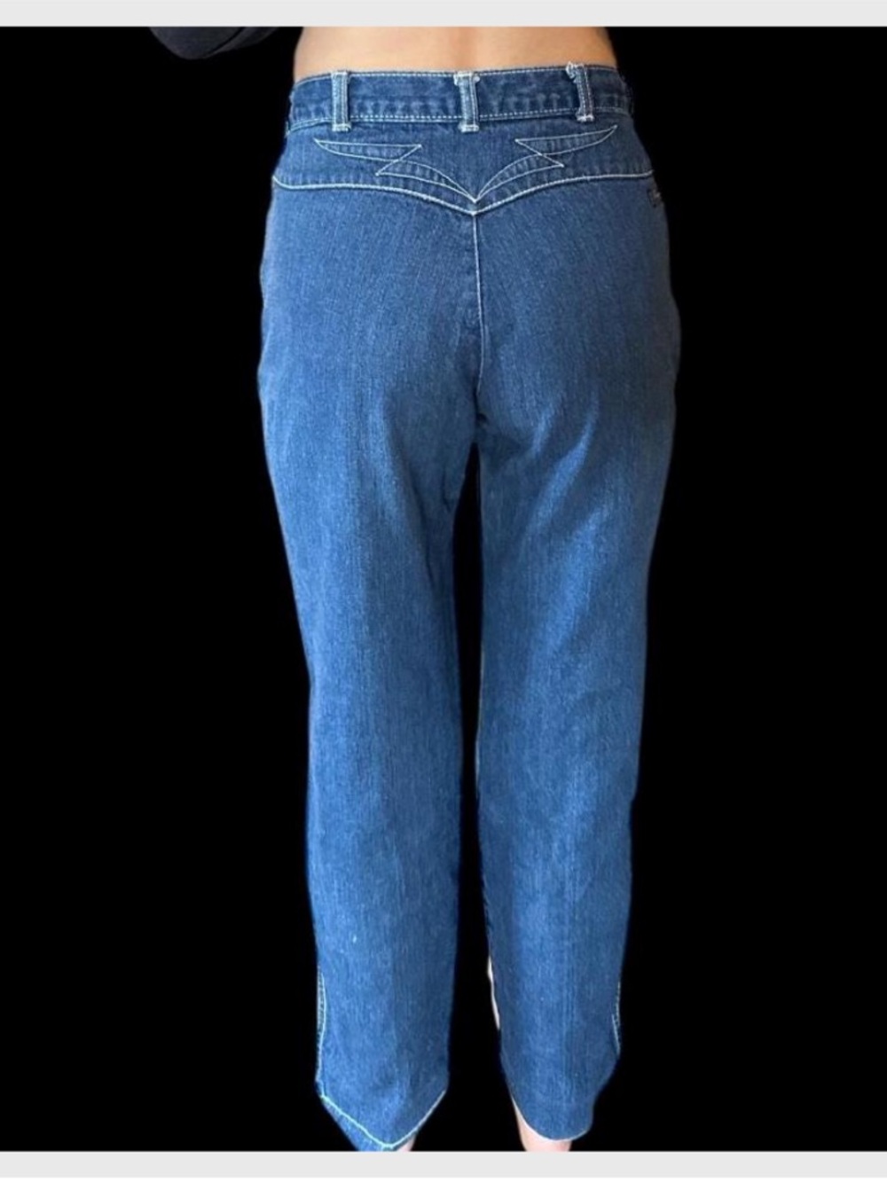 VINTAGE ‘ Fancy Ass ‘ 70s High Waisted Jean V Cute Back Detail. - Picture 4 of 10